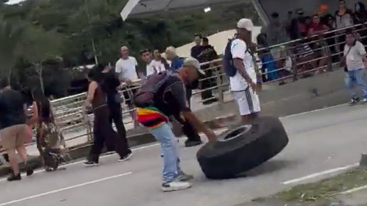Mulher morreu após ser atingida por roda do BRT Mulher morreu após ser atingida por roda do BRT