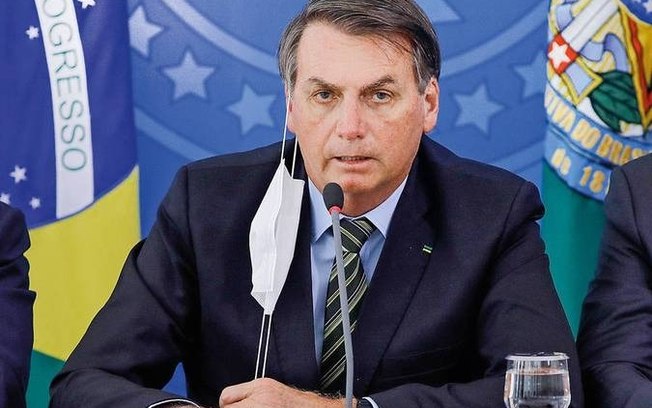 Bolsonaro violou tornozeleira antes de ser preso pela PF, diz Moraes