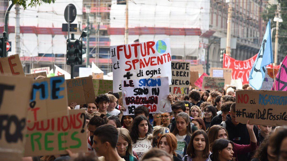 O movimento 'Fridays For Future' faz uma série de protestos pelo clima em 70 cidades italianas