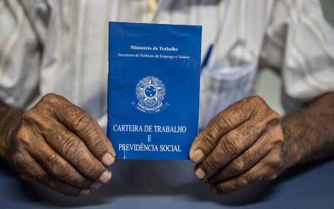 Brasil gerou 43,8 mil empregos com carteira assinada em julho, de acordo com o Caged