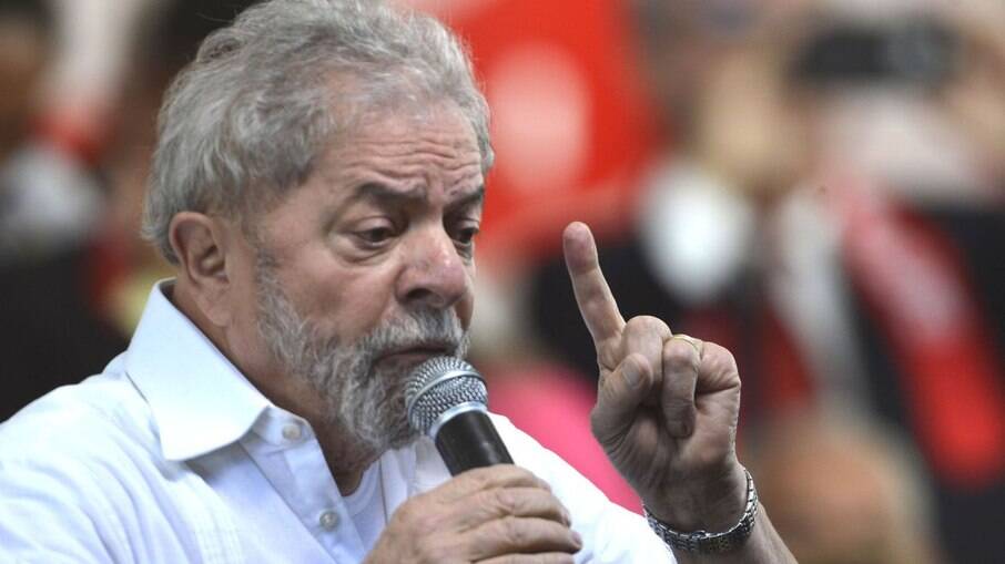 Ex-presidente Lula diz que Bolsonaro representa o 