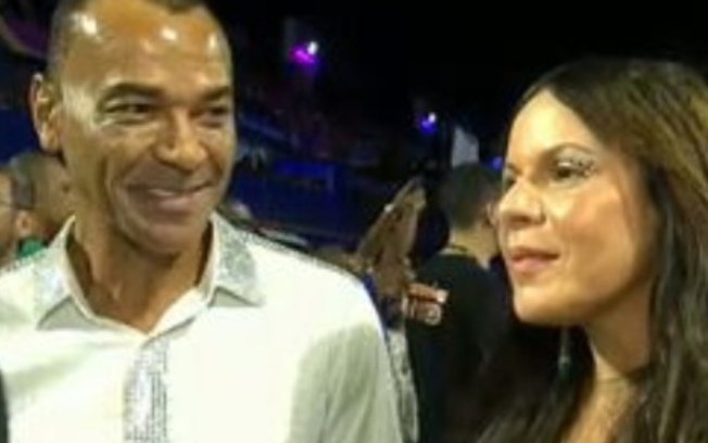 Cafu, capitão do penta, marca presença no desfile da Portela