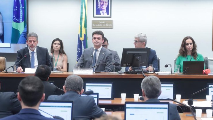 Câmara instala comissão para analisar isenção do imposto de renda