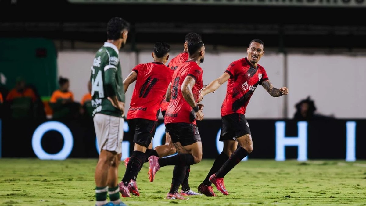 Atlético-GO vence o Goiás na Serrinha e entra no G6 da Série B