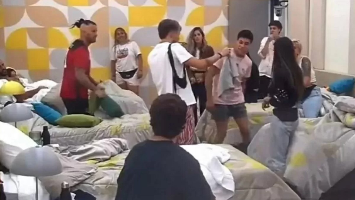 Brother do 'Gran Hermano' se masturba e deixa cueca à vista: 'Nojento'