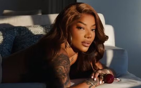 Ludmilla faz topless e Brunna deixa comentário inusitado; veja