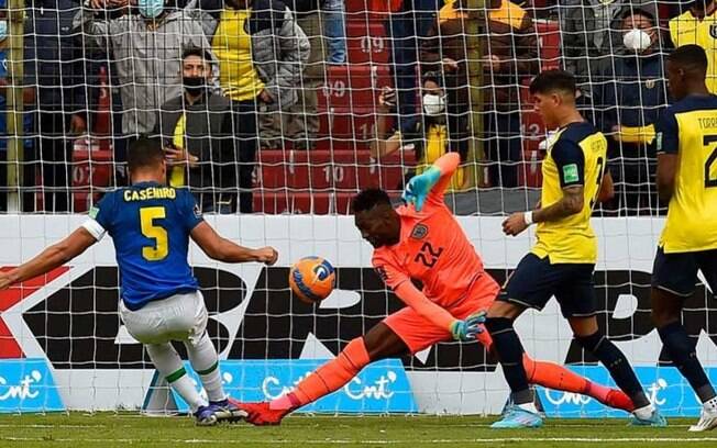 Em jogo com arbitragem confusa e duas expulsões, Brasil empata com Equador pelas Eliminatórias