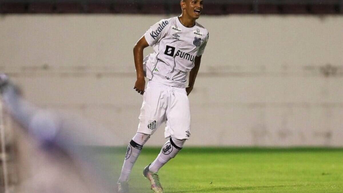 Nos pênaltis, Santos bate a Ferroviária e garante classificação na Copinha