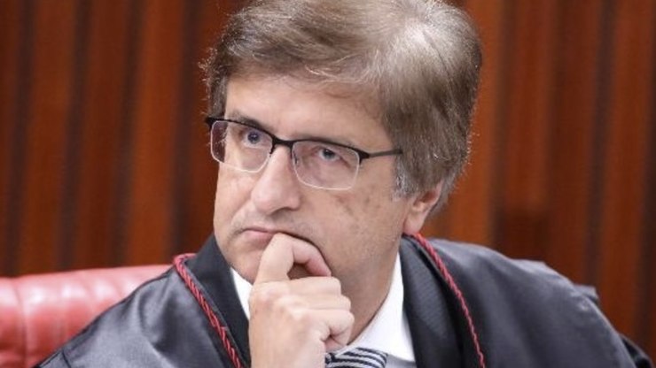 Gonet descarta prisão de Eduardo Bolsonaro pedida por deputados