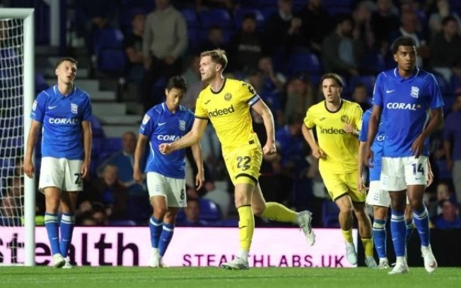 Brentford goleia Birmingham e avança na Copa da Liga Inglesa Brentford goleia Birmingham e avança na Copa da Liga Inglesa