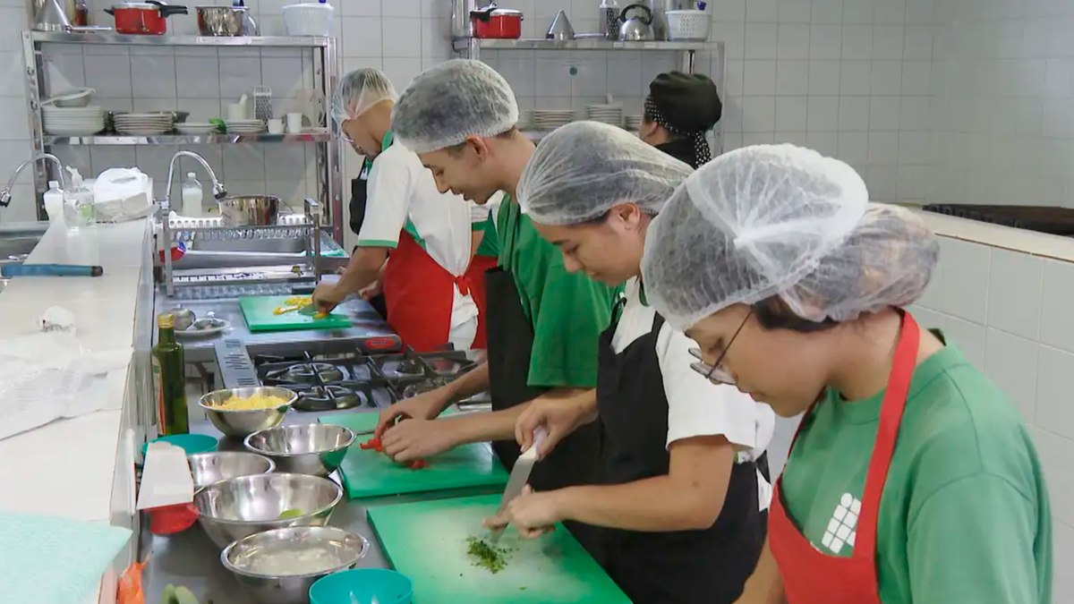 Alunos do curso tecnico de gastronomia do Instituto Federal de Brasília