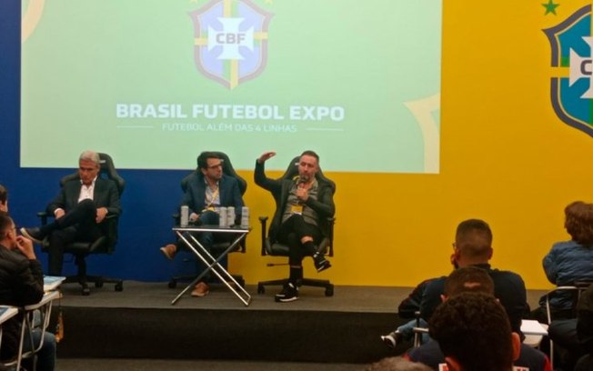 Vítor Pereira, do Corinthians, faz reflexão sobre o futebol brasileiro: 'Nunca vi na minha vida'
