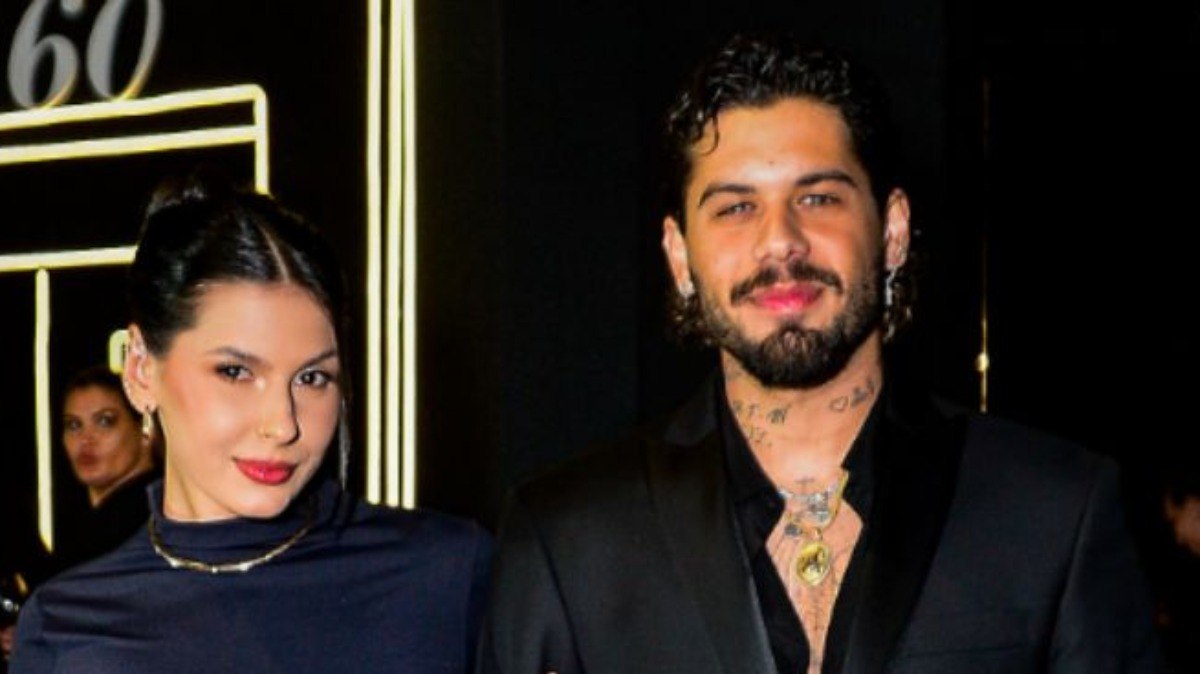 Z%C3%A9%20Felipe%20posa%20ao%20lado%20de%20Ana%20Castela%20e%20Poliana%20se%20derrete%3A%20%22Amo%22