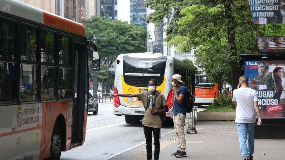 São Paulo reforça frota de ônibus para eleitores em locais de votação