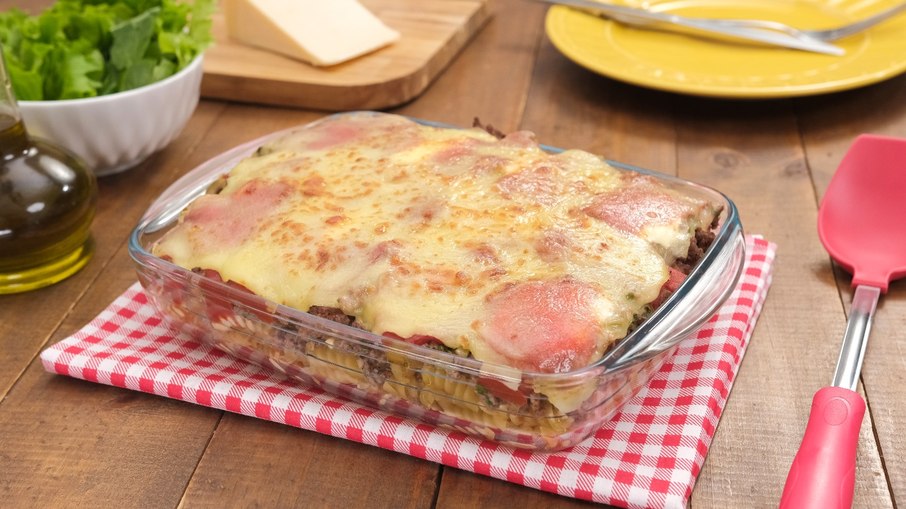 Macarrão com carne moída ao forno