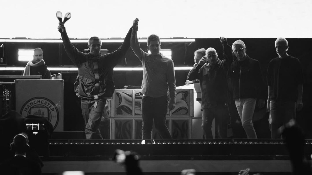 Oasis deixa brigas de lado e retorna aos palcos após 16 anos Oasis deixa brigas de lado e retorna aos palcos após 16 anos