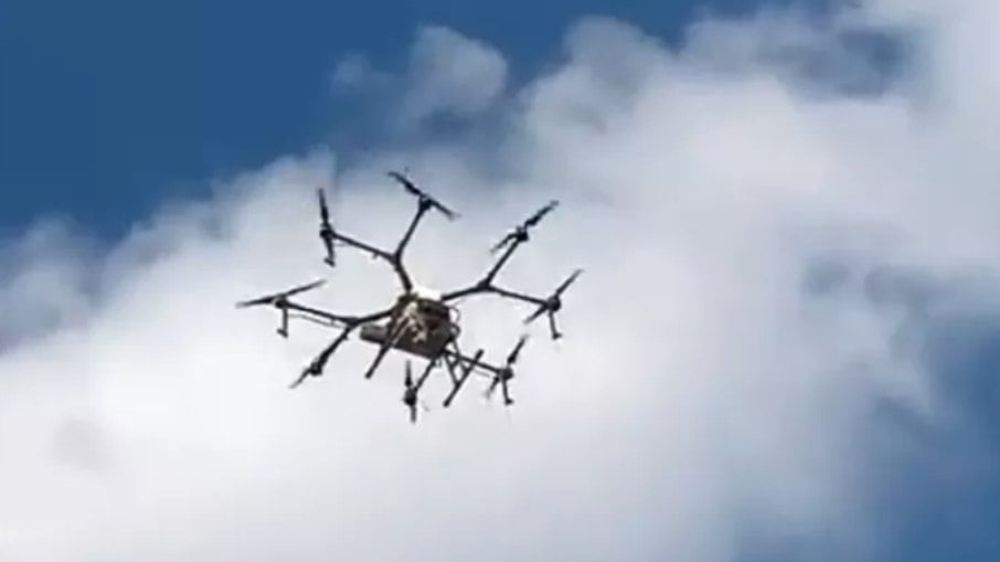 Drone que jogou fezes em apoiadores de Lula e Kalil