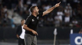 Artur Jorge elogia atuação em vitória na Libertadores