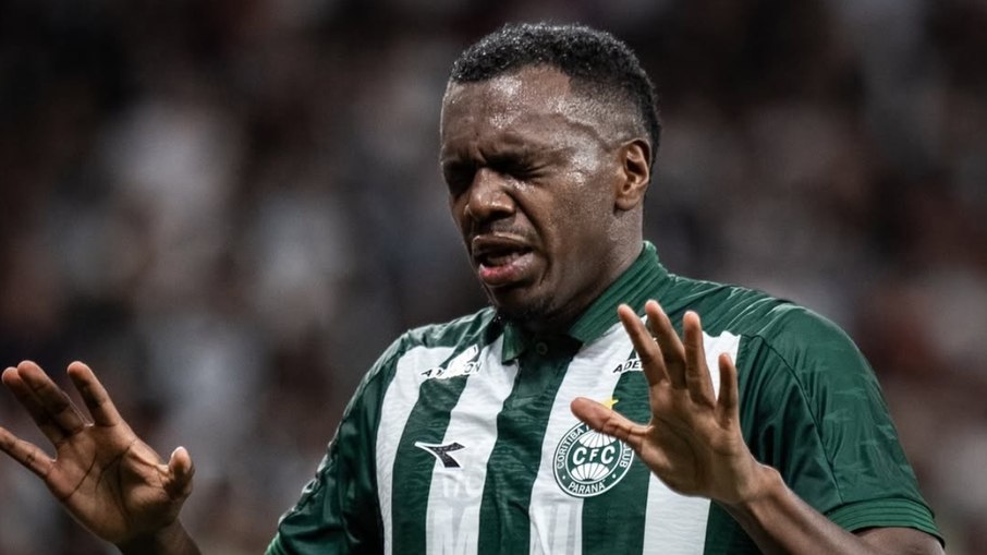 Jacy abriu o placar para o Coritiba contra o Corinthians