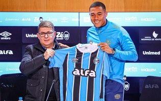 Carlos Vinícius cita Suárez em sua apresentação no Grêmio
