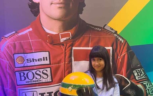 Sophia Turini visita a exposição “Eu, Ayrton Senna da Silva” no Shopping Lar Center