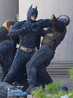 Batman briga com vilão no set de 'The Dark Knight Rises' - Cinema - iG
