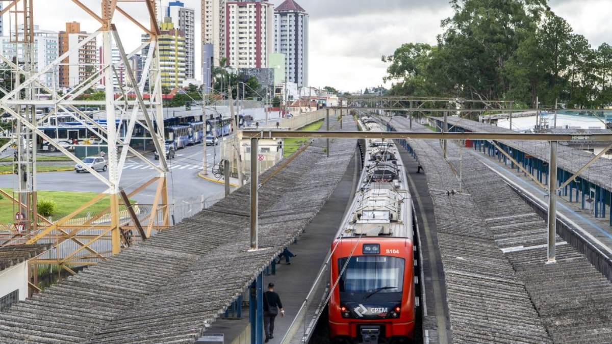 Lei que remaneja funcionários da CPTM é sancionada em São Paulo
