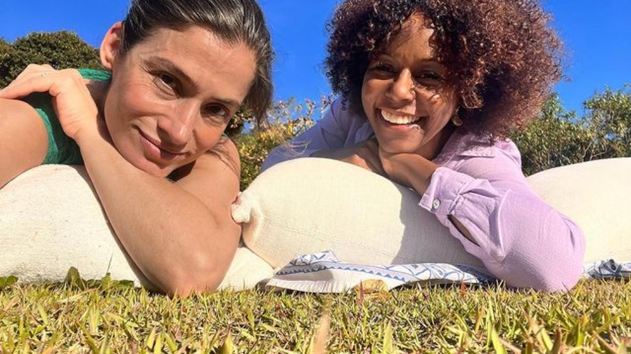 Renata Vasconcellos e Maju Coutinho aproveitam manhã de sol juntas: 'Recarregando as energias'