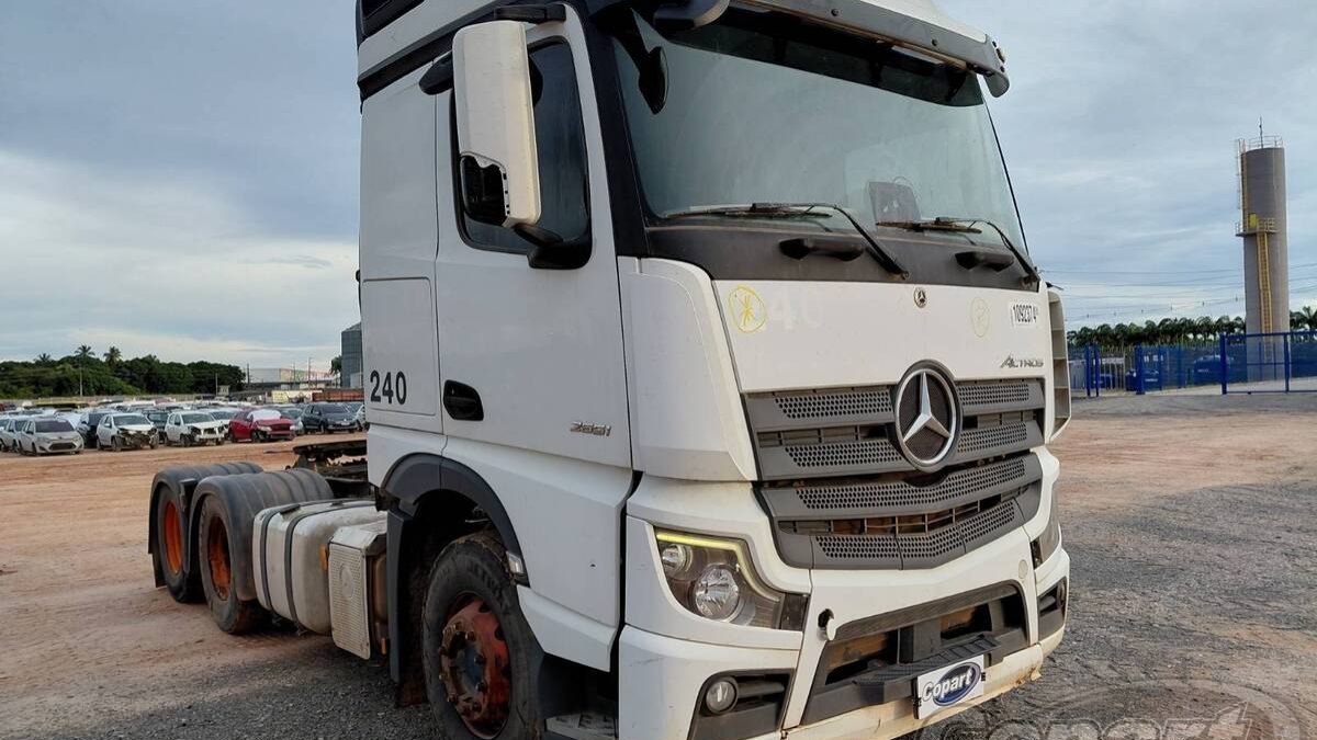Caminhões, máquinas e utilitários entram em leilão com desconto