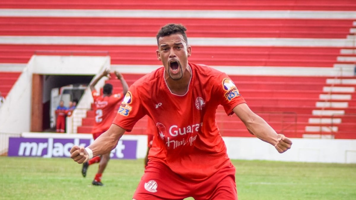 Vinícius Caveira soma ótimos números pelo América e é artilheiro do Paulistão.