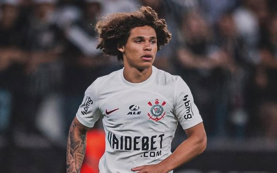 Ex-Corinthians relembra atraso de salário e relação com Luxa
