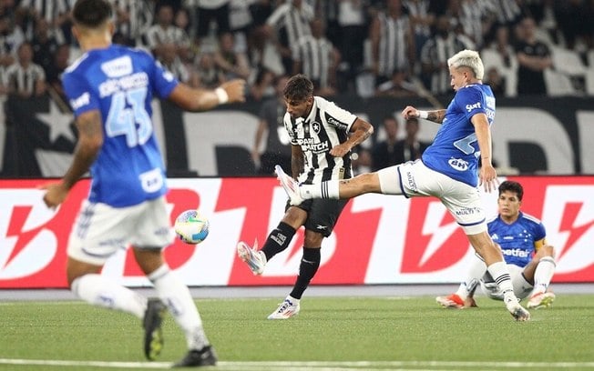 Cruzeiro surpreende o Botafogo no Rio de Janeiro e faz 3 x 0