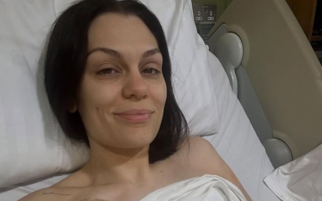 Cantora Jessie J atualiza os fãs sobre o tratamento contra o câncer de mama