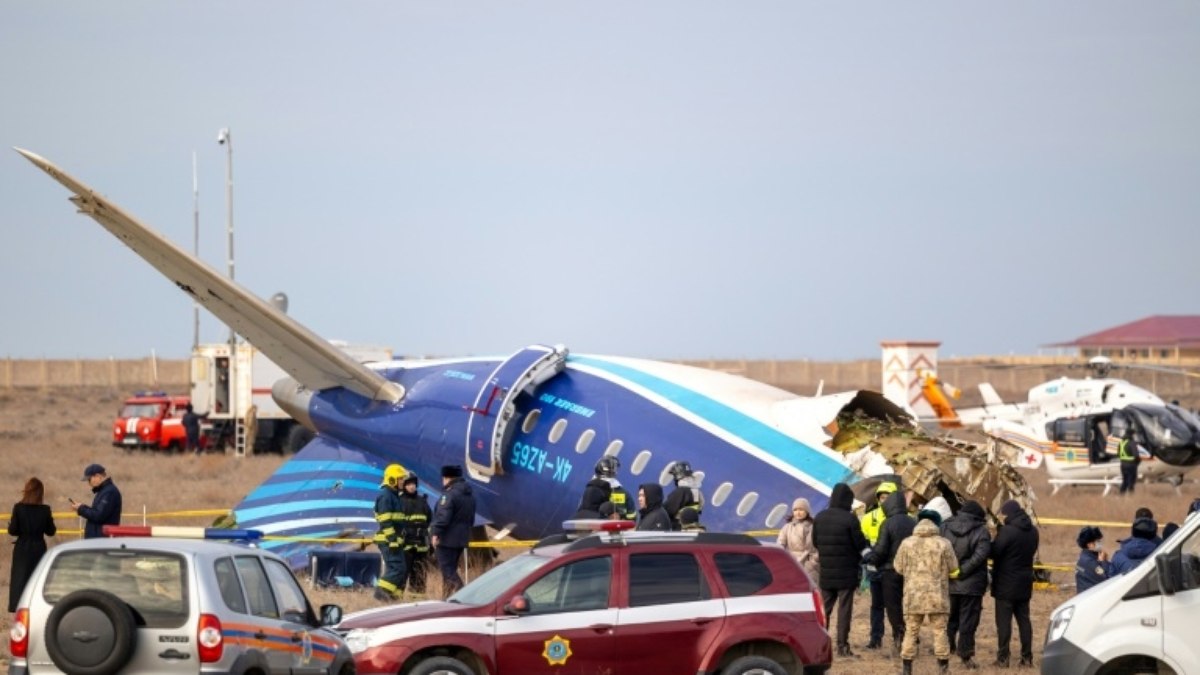 Local da queda de um avião comercial da Azerbaijan Airlines perto da cidade cazaque de Aktau