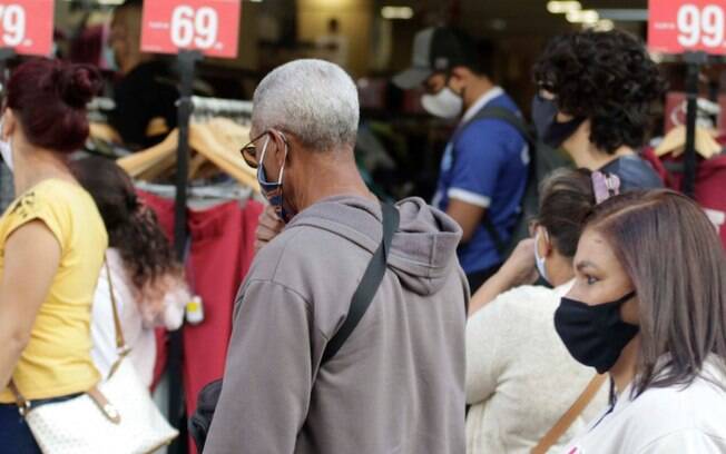 Comércio do Centro registra corre-corre atrás de compras do Dia dos Pais