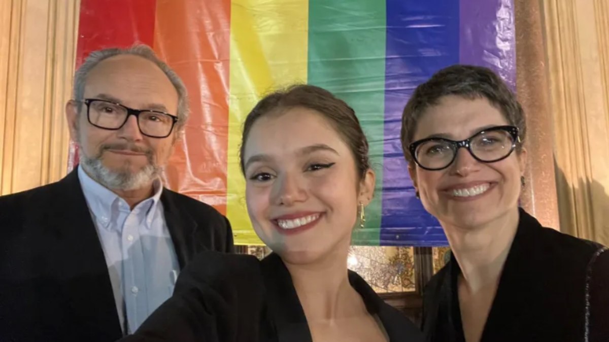 Sandra Annenberg apoia a comunidade LGBTQIA+ com o marido e a filha Sandra Annenberg apoia a comunidade LGBTQIA+ com o marido e a filha