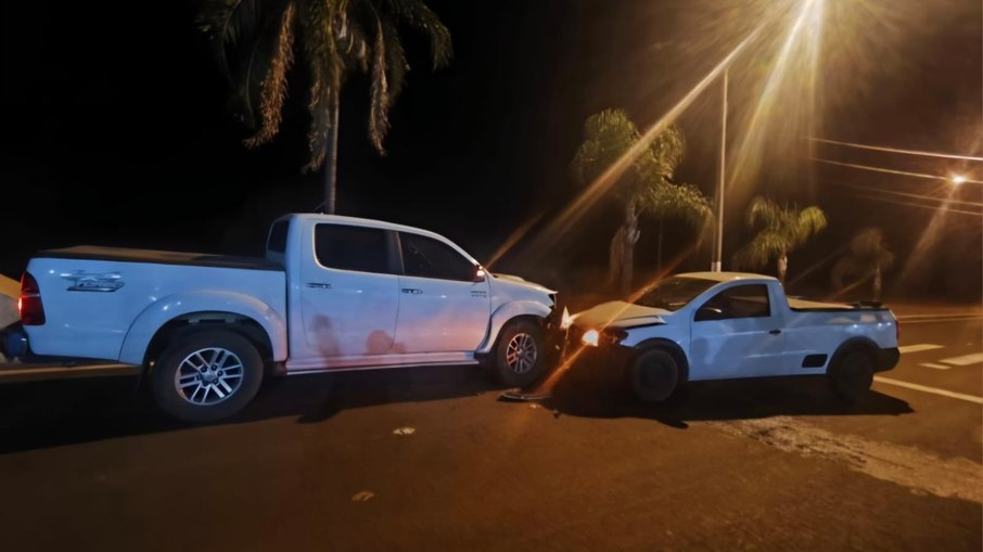 Colisão frontal deixa duas crianças feridas, em Jataí Colisão frontal deixa duas crianças feridas, em Jataí
