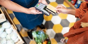 Governo assina decreto para modernizar regras do vale-refeição