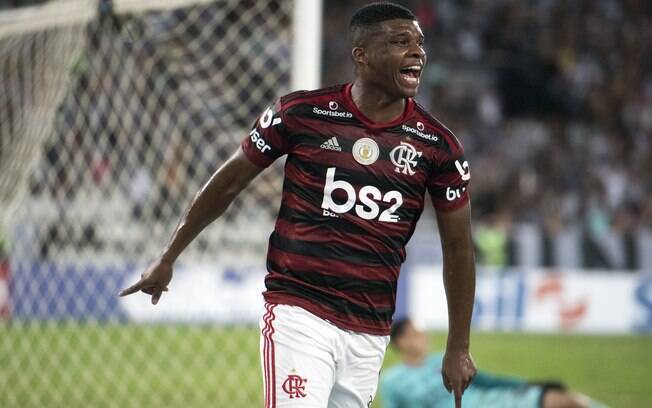Lincoln comemora gol da vitória do Flamengo em cima do Botafogo