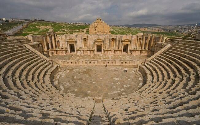 Mitos e verdades no turismo: a Jordânia também reserva outras surpresas, como as ruínas romanas de Jerash