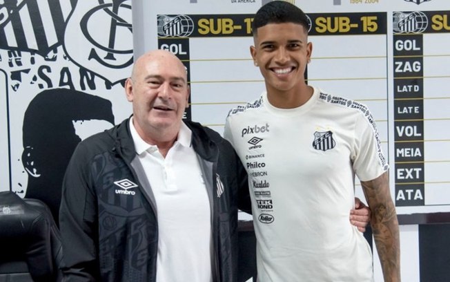 Santos anuncia a renovação com Lucas Barbosa até 2026