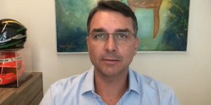 "RJ precisa de uma operação dessa por dia", diz Flávio Bolsonaro