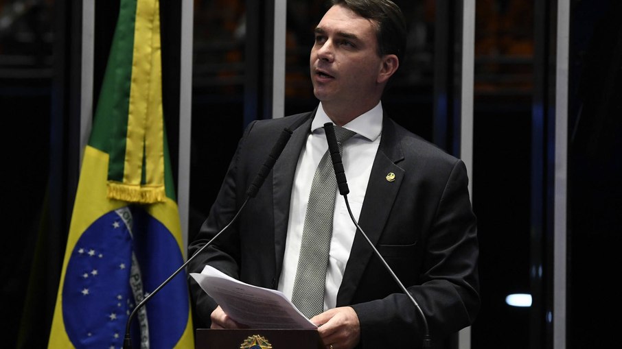Flávio Bolsonaro criticou a CPMI das Fake News, em sessão no Senado