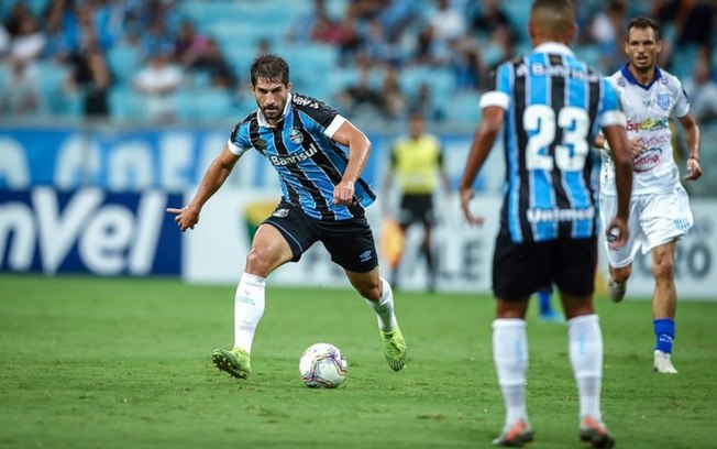 Nas redes sociais, Lucas Silva nega contato com o Botafogo