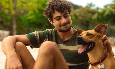 Rafa Vitti surge em primeiras fotos do filme 'Caramelo'
