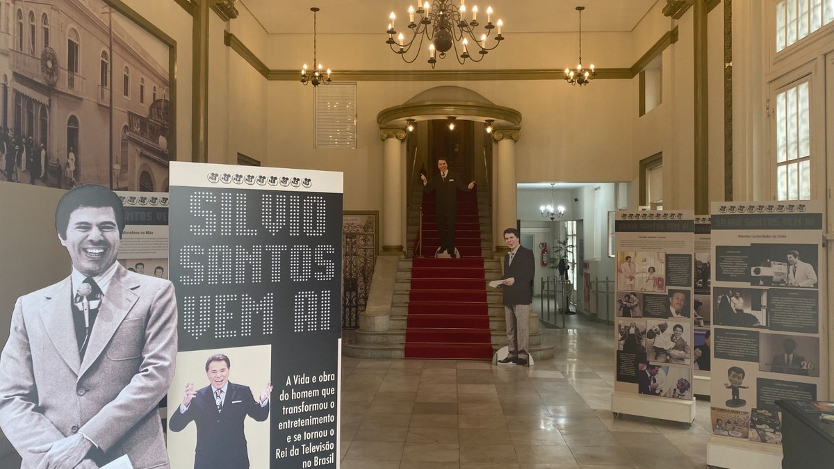 Visitantes são convidados a reviver momentos emblemáticos da carreira de Silvio Santo