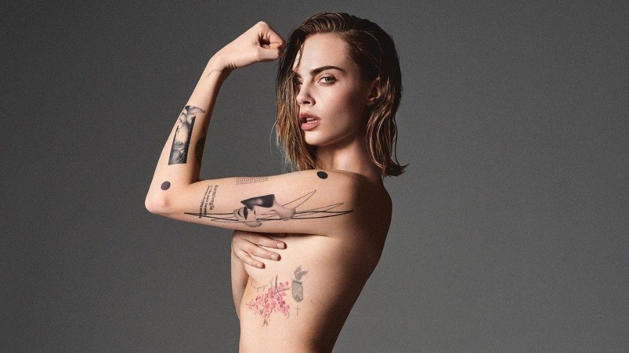 Cara Delevingne fica só de calcinha para a campanha para o Mês do Orgulho