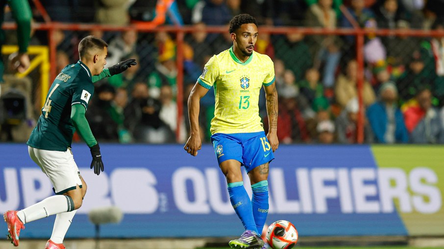 Vitinho em jogo contra a Bolívia Vitinho em jogo contra a Bolívia