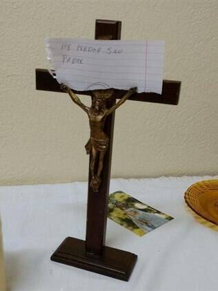 'Me perdoa, seu padre', diz bilhete deixado sobre uma imagem de Jesus Cristo crucificado em Marialva