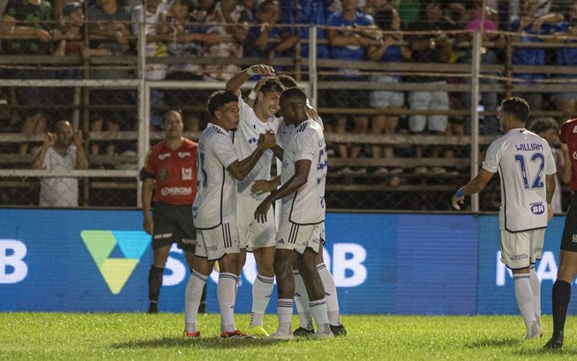 Cruzeiro vence Democrata por 3×1 e sonha com melhor campanha do Mineiro